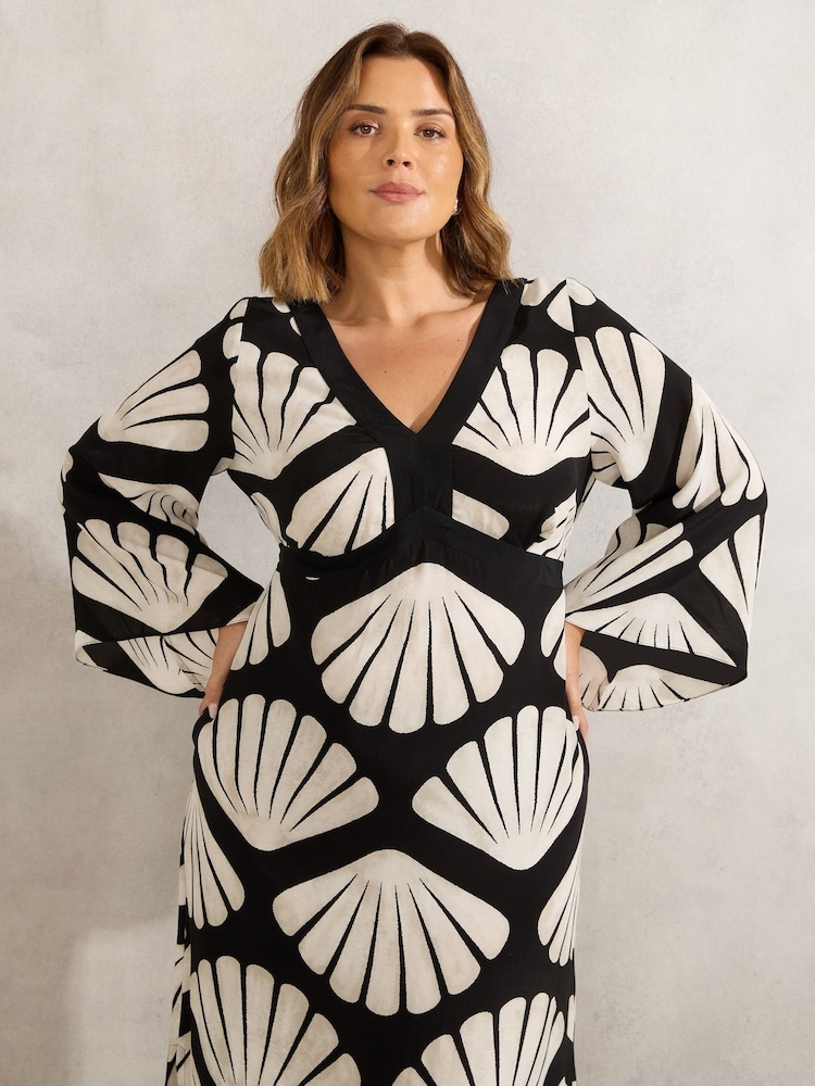 Live Unlimited Black Curve Shell Print Flared Sleeve Maxi Dress - Image 5 of 5