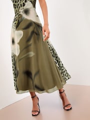 Lipsy Green Animal Fit And Flare Floral Short Sleeve Printed Chiffon Midi Dress - Image 3 of 4