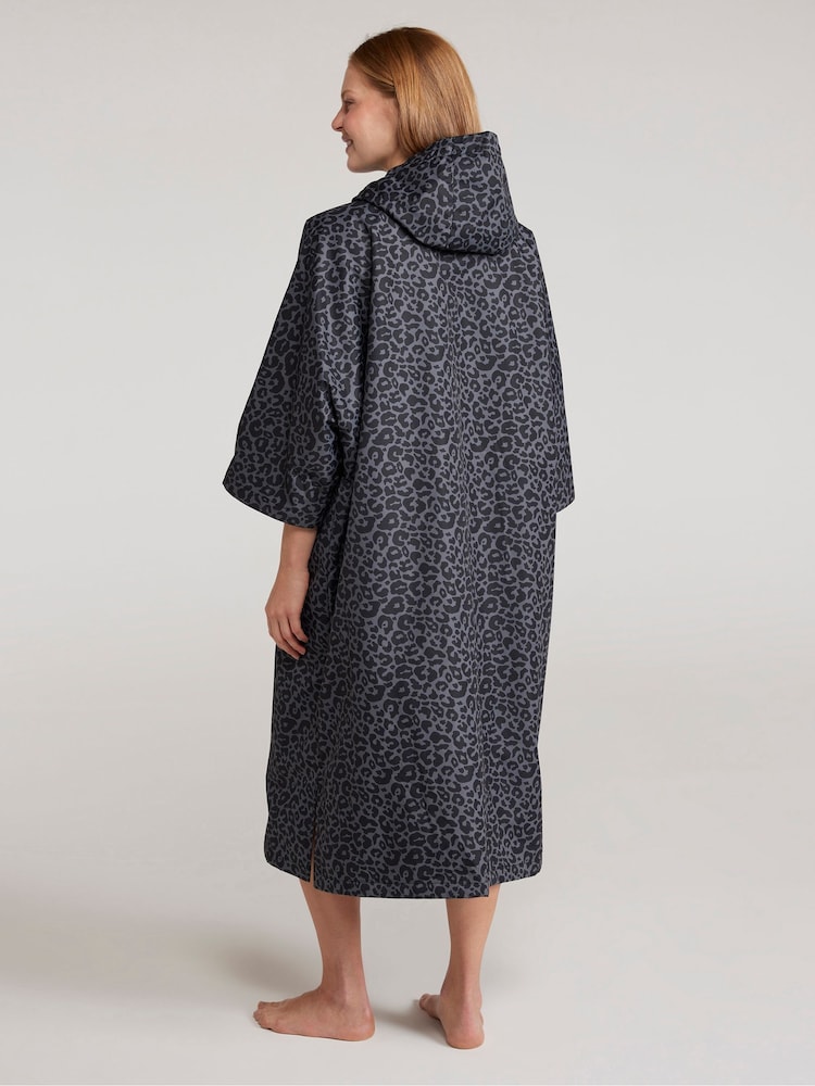 Mountain Warehouse Black Coastline Womens Water-Resistant UV Max Changing Robe - Image 2 of 9 Mountain Warehouse Black Coastline Womens Water-Resistant UV Max Changing Robe - Image 2 of 9