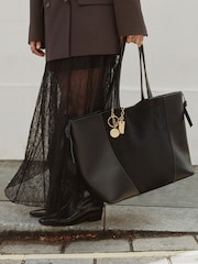 أسود - حقيبة كتف مزيج من قماش سويد صناعي مع زينة - Image 6 of 12