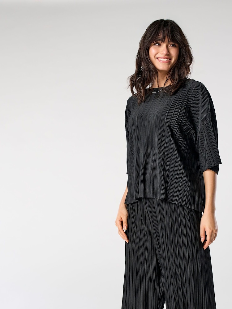 ONLY Black Loose Fit Plisse Blouses - Image 1 of 7 ONLY Black Loose Fit Plisse Blouses - Image 1 of 7