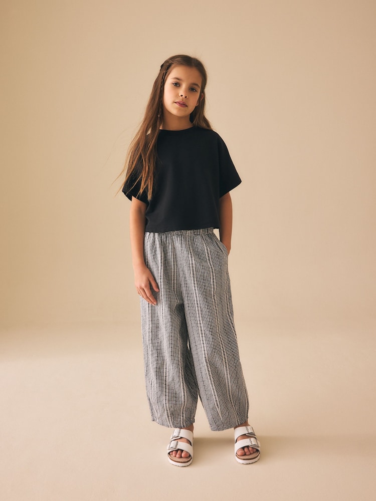 أسود - Oversized Boxy Heavyweight T-Shirt (3-16yrs) - صورة 2 من 9