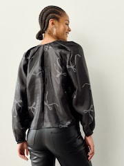 Black/Silver Bow Print - Bluse mit weiten, langen Ärmeln - Bild 2 von 9