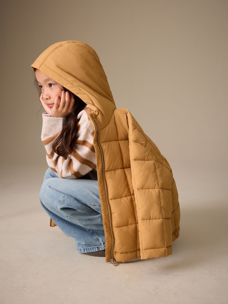 Oker Gul - Shower Resistant Square Quilted Coat (3-16yrs) - Bilde 1 av 11 Oker Gul - Shower Resistant Square Quilted Coat (3-16yrs) - Bilde 1 av 11