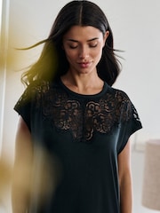 B by Ted Baker Lace Modal Sleep Black T-Shirt - Imagen 4 de 6