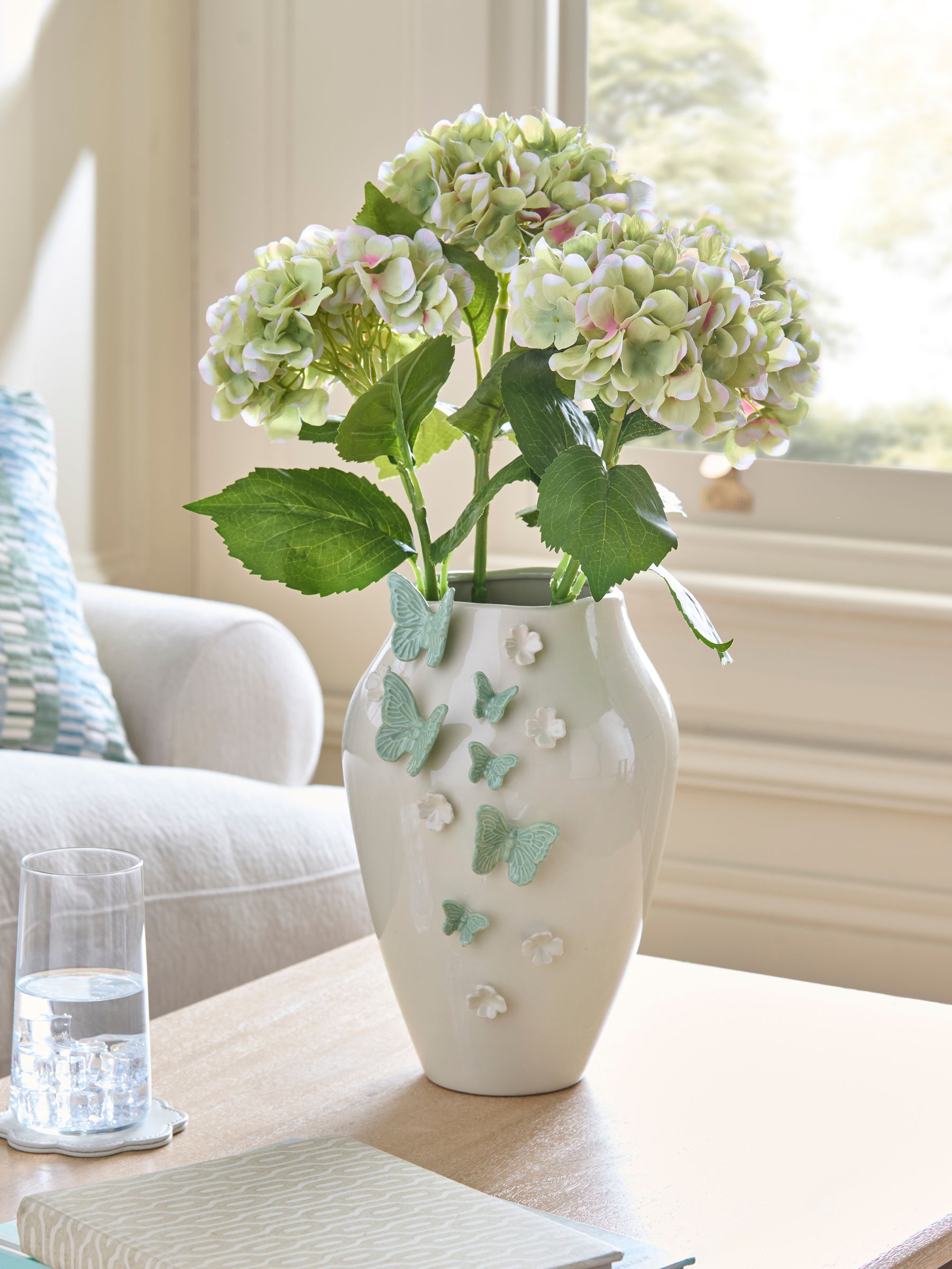 花瓶・フラワースタンド  Butterfly Bloom Vase Buy Cream Ceramic 3D Butterfly Vase from Next South Africa