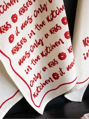 Rockett St George Set of 3 Red Lipstick Tea Towels - Image 4 of 6
