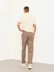 Marrón - FatFace Pleat Front Twill Chinos - Imagen 2 de 7
