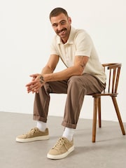 Marrón - FatFace Pleat Front Twill Chinos - Imagen 4 de 7