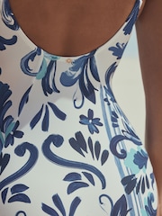 Blau/Weiß mit Blumendruck - Wickel-Badeanzug mit Bauchkontrolle - Bild 4 von 8