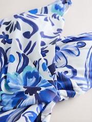 Blau/Weiß mit Blumendruck - Wickel-Badeanzug mit Bauchkontrolle - Bild 8 von 8