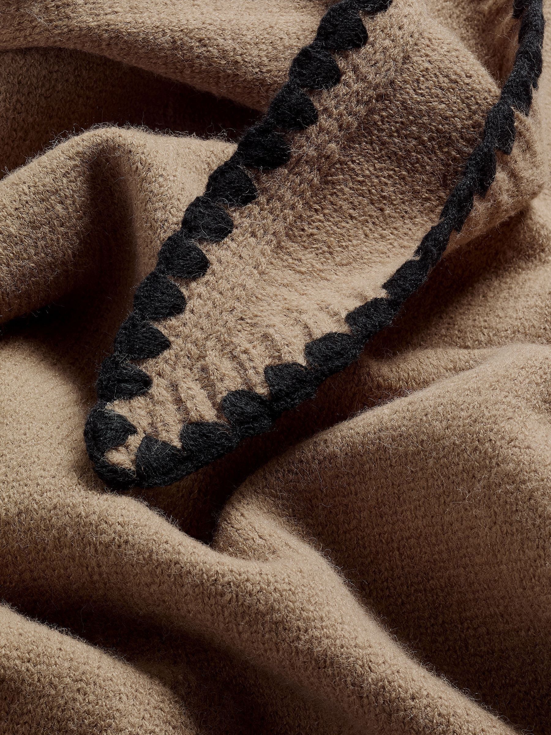 Comprar Mocha Brown - Cachecol bandana triangular Lipsy Whipstitch