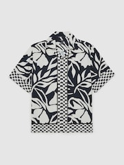 Reiss Navy/White Beattie Floral-Print Cuban-Collar Shirt - Image 2 of 5