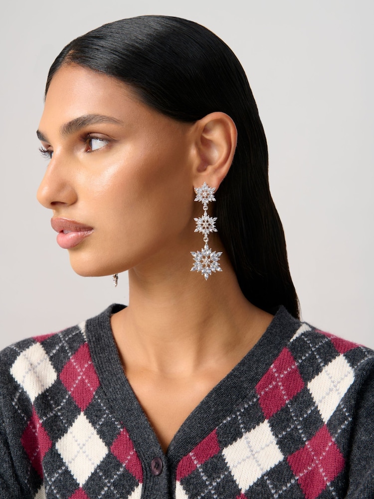 Aela Silver Tone Christmas Triple Snowflake Drop Earrings - صورة 3 من 3 Aela Silver Tone Christmas Triple Snowflake Drop Earrings - صورة 3 من 3