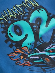 Blue/Ecru/White - حزمة من 3 تيشرتات بكُم قصير وتلبيس قياسي مزينة بتصميم جرافيكي (3-16سنة) - صورة 8 من 11