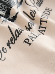 لون صخري مع طبعة نخيل على الظهر - تي شيرت برسم كم قصير وقصّة مريحة ((3-16 عامًا) - صورة 3 من 4