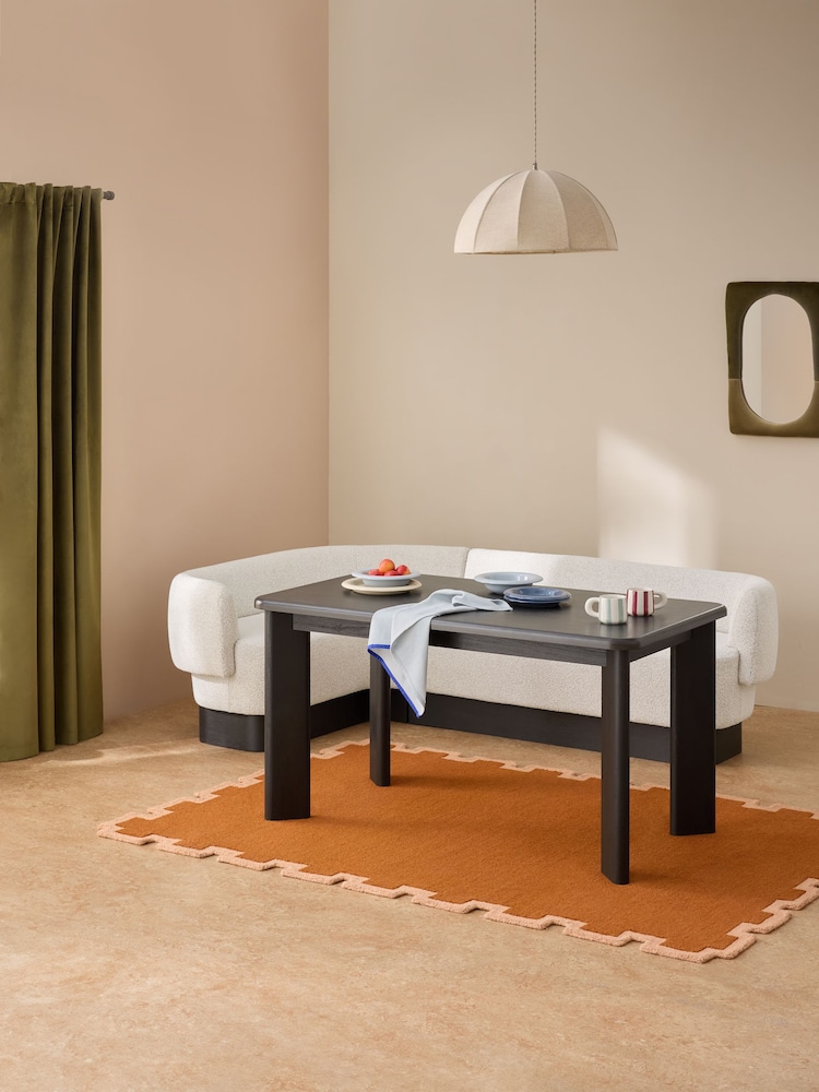 طاولة طعام ومقعد نوفارا من MADE.COM حزمة - صورة 1 من 6