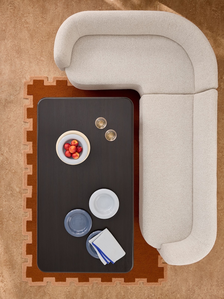 طاولة طعام ومقعد نوفارا من MADE.COM حزمة - صورة 2 من 6