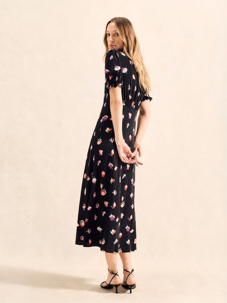 Ro&Zo Black Petite Multi Pansy Print Shirred Cuff Midi Dress - Image 2 of 4
