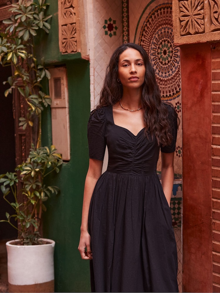Ro&Zo Black Petite Sweetheart Neck Midi Dress - Image 1 of 4