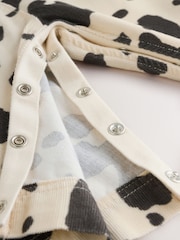 نقشة بقرة بلون رمادي/كريمي - طقم من 2 قطعة من دنغري وبودي سوت للبيبي (0شهر -3سنوات) - صورة 12 من 16