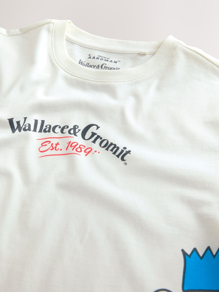 Cream White Wallace and Gromit Regular Fit Christmas Graphic Print T-Shirt - Image 6 of 6 Cream White Wallace and Gromit Regular Fit Christmas Graphic Print T-Shirt - Image 6 of 6