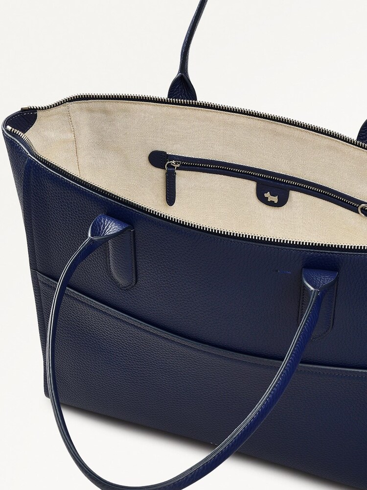 כחול - Radley תיק סל, דגם Oak Street - תמונה 4 מתוך 4 כחול - Radley תיק סל, דגם Oak Street - תמונה 4 מתוך 4