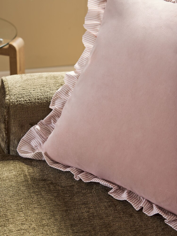 Almofada de veludo com acabamento em babados - Imagem 2 de 2 Almofada de veludo com acabamento em babados - Imagem 2 de 2