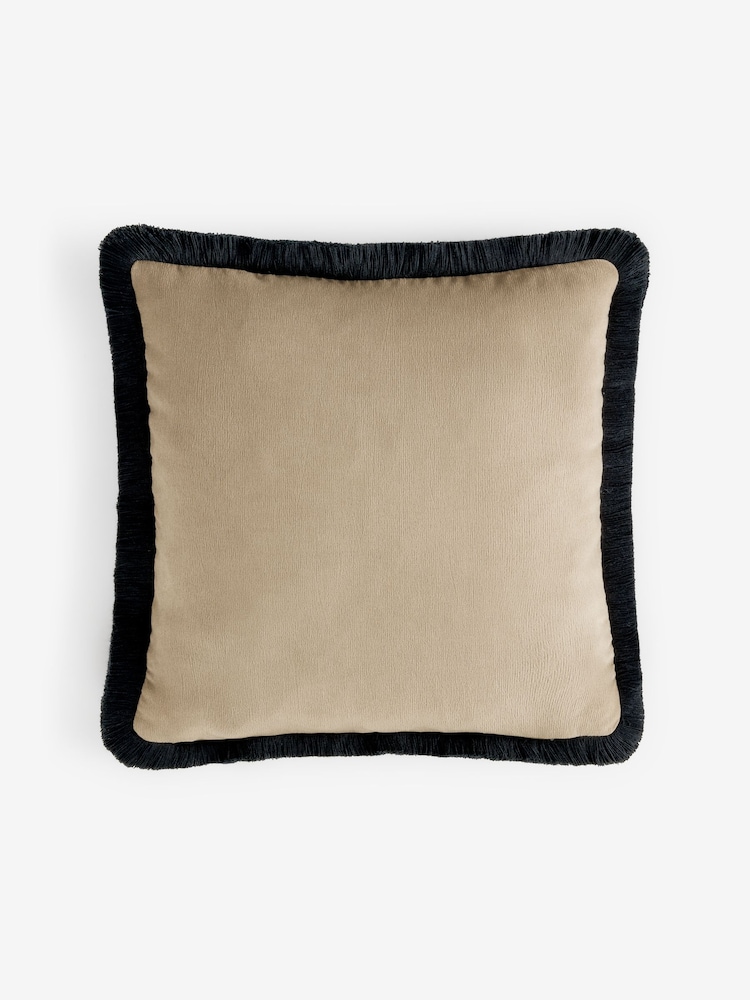 כרית קטיפתית רכה עם גדילים - תמונה 4 מתוך 4 כרית קטיפתית רכה עם גדילים - תמונה 4 מתוך 4