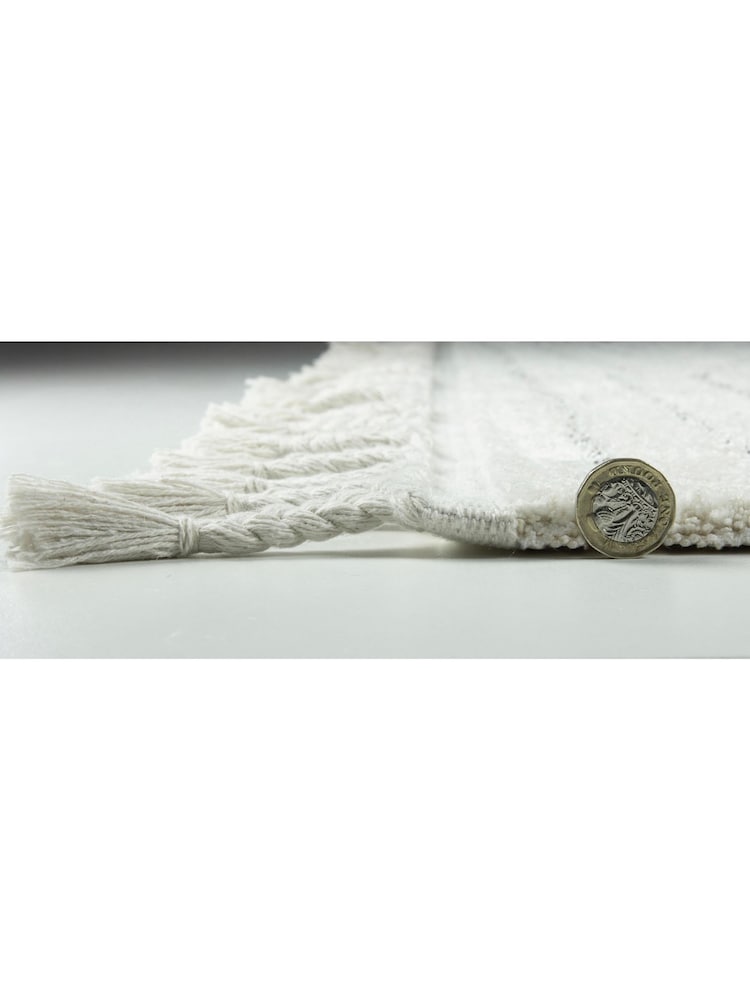 Esselle Cream Arctic Maze Rug 160 x 230cm - Image 1 of 3