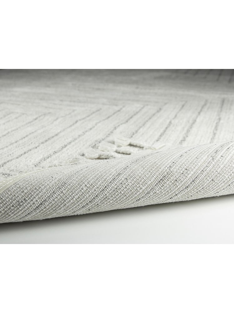 Esselle Cream Arctic Maze Rug 160 x 230cm - Image 2 of 3 Esselle Cream Arctic Maze Rug 160 x 230cm - Image 2 of 3