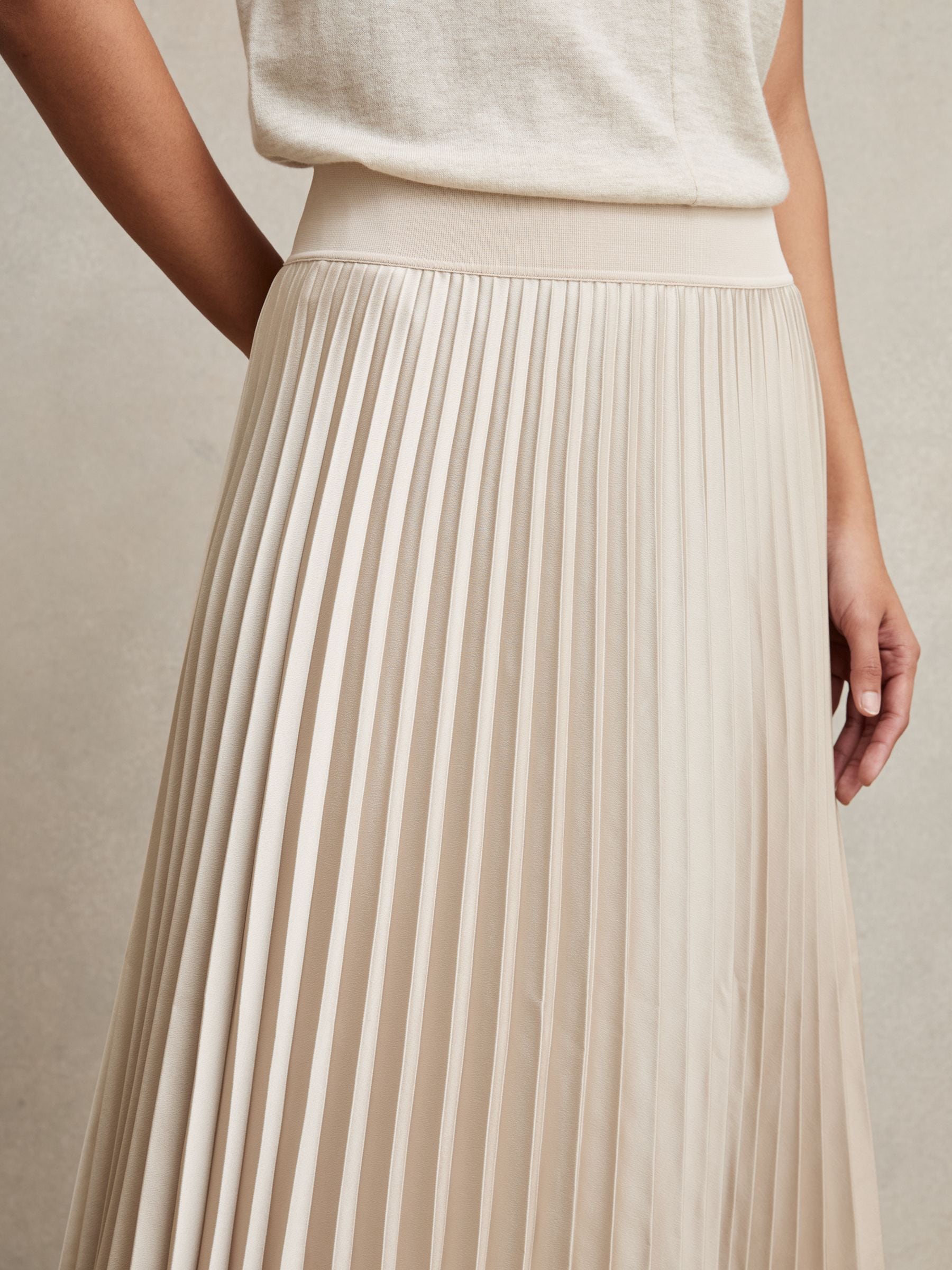 【海外限定】REISSスカート☆Seren Pleated Woven Midi Skirt Buy Reiss Champagne Neutral Seren Pleated Midi Skirt from