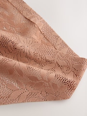 وردي مرجاني - حزمة من 3 سراويل دانتيل بالكامل بدون حواف مرئية - صورة 10 من 10