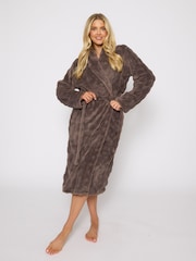 Loungeable Brown Bubble Cut Fleece Shawl Collar Midi Dressing Gown - Image 5 of 7