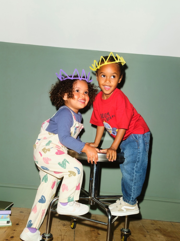 Ecru - Heart Print Dungarees and T-Shirt Set (3mths-7yrs) - Bilde 6 av 6 Ecru - Heart Print Dungarees and T-Shirt Set (3mths-7yrs) - Bilde 6 av 6