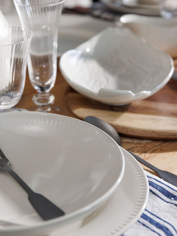 Mikasa White Cranborne Artichoke Stoneware Serving Dish - Image 2 of 5