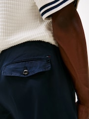Shorts Tommy Hilfiger com bordado de bandeira - Imagem 4 de 5