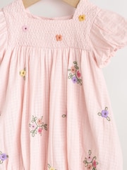 Rosa Blomstrete Brodert - Smock babykjole og trusesett 2 del (0mnd–2år) - Bilde 4 av 8