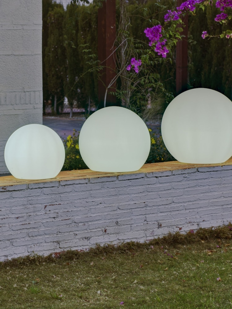 New Garden White Outdoor Buly Lighted Ball 60cm with Cable - Image 4 of 4