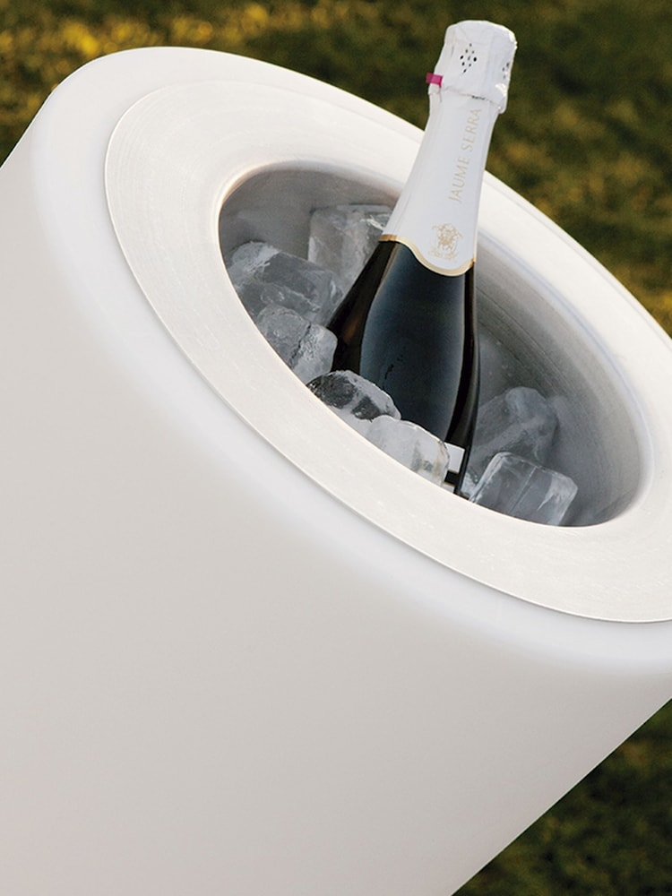New Garden White Bambu Flowerpot with Rechargeable Battery - Image 5 of 5 New Garden White Bambu Flowerpot with Rechargeable Battery - Image 5 of 5