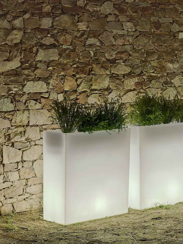 New Garden White Junco 80cm Rectangular Flower Pot with Light Solar Charging with Rechargeable Battery - Image 5 of 5
