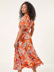 Roman Petite Leaf Print Shirred Midi Dress - Imagen 3 de 5