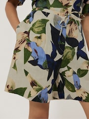 Jigsaw Future Botanic 100% Linen Shorts - صورة 5 من 6