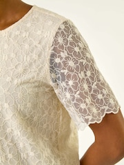 Camiseta com Roman Floral Print e sobreposição de renda - Imagem 5 de 5