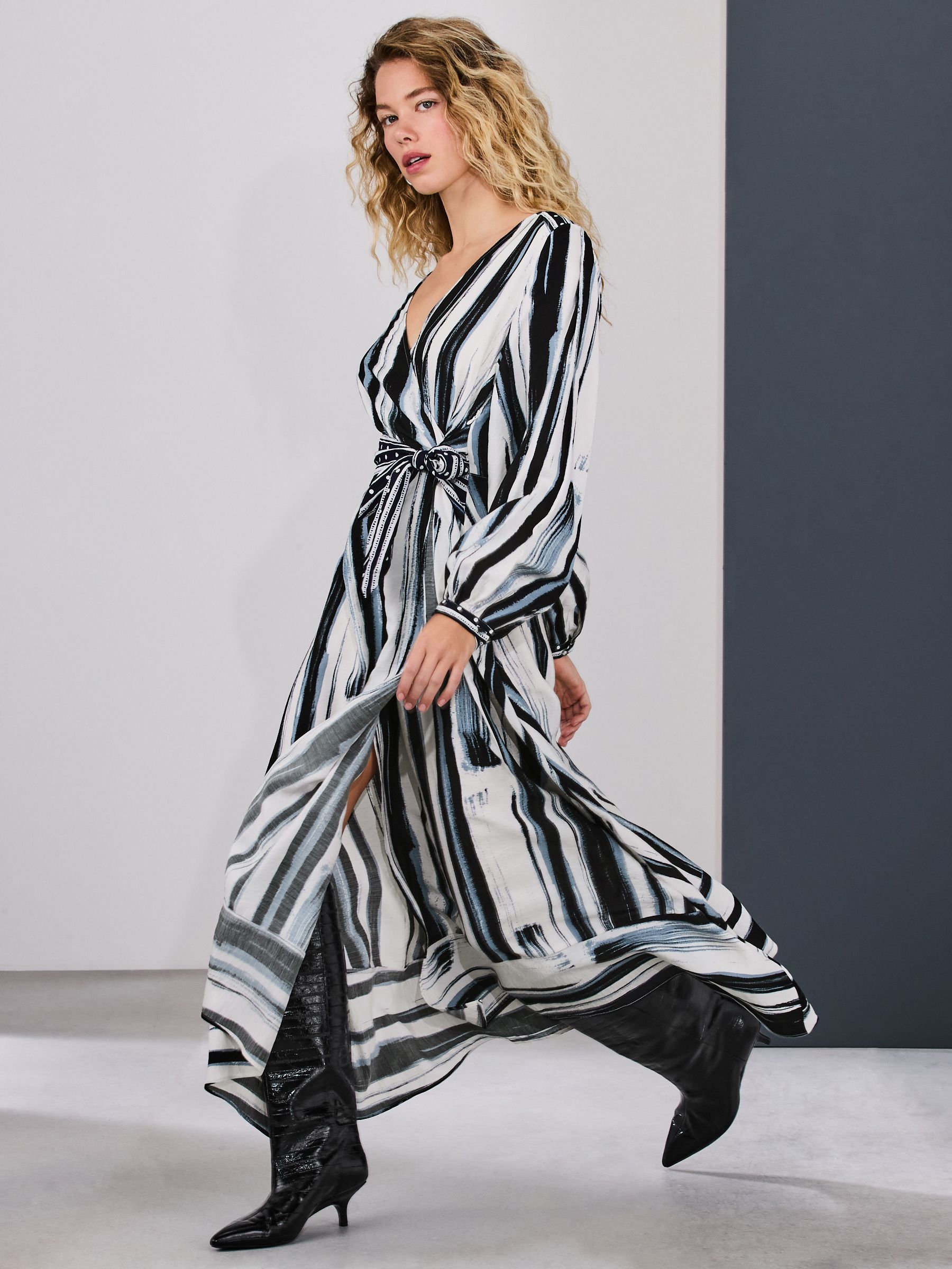 navy v bar binded midi dress Sail to Sable NAVY Metallic V-Neck Ruffle Hem Midi Dress NAVY / XXL / H2537N