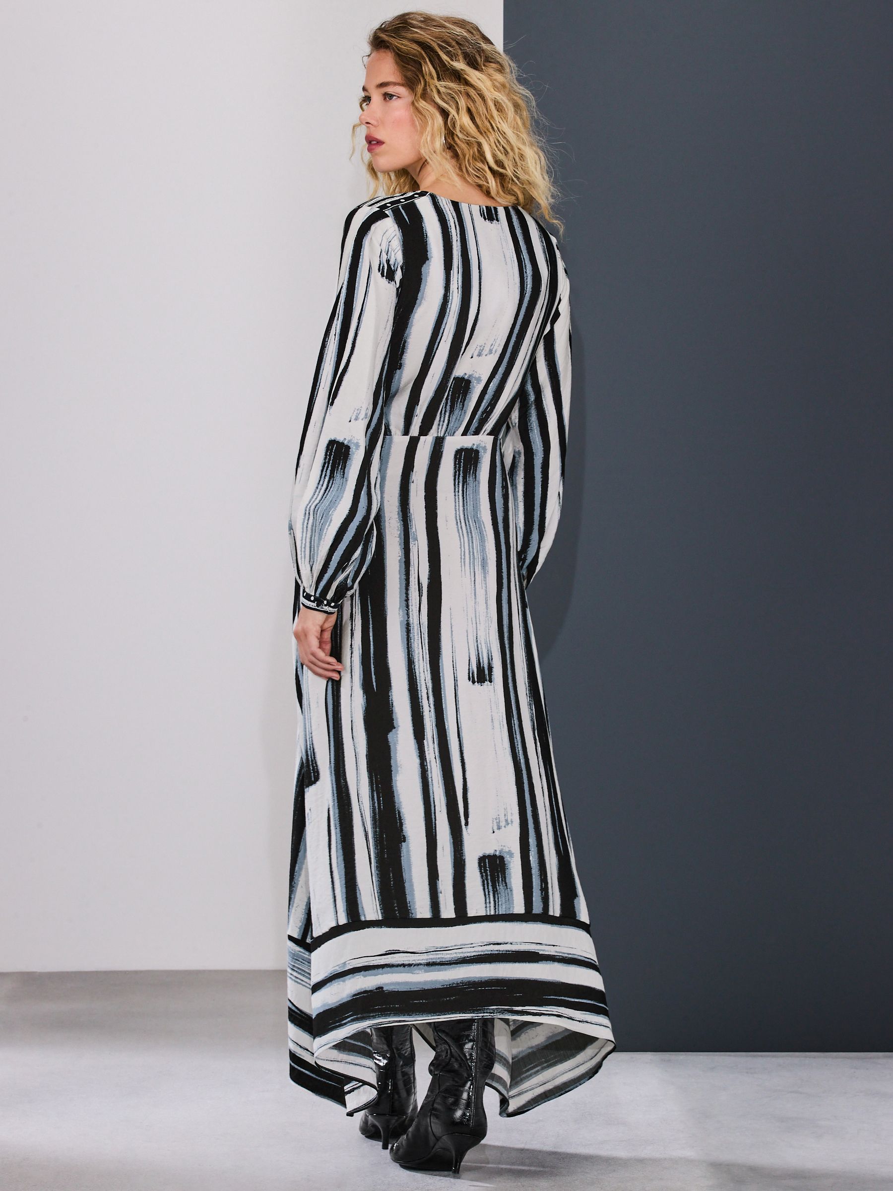 navy v bar binded midi dress Sail to Sable NAVY Metallic V-Neck Ruffle Hem Midi Dress NAVY / XXL / H2537N