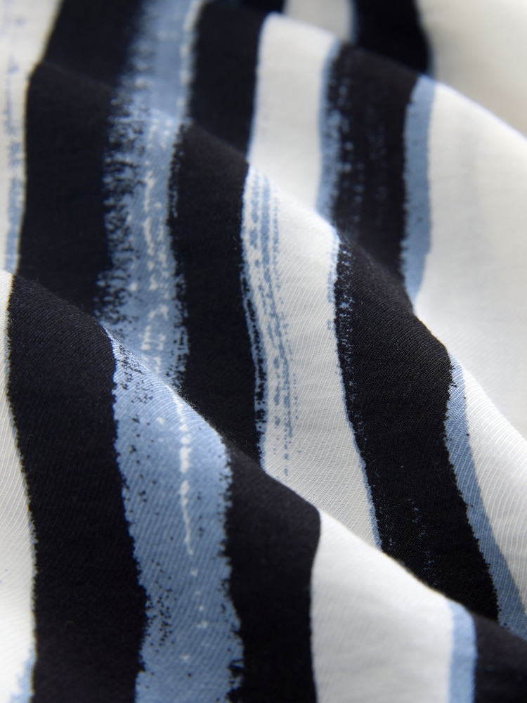 مقلم أزرق داكن وبيج - V-Neck Tie Waist Long Sleeve Midi Dress - صورة 3 من 3 مقلم أزرق داكن وبيج - V-Neck Tie Waist Long Sleeve Midi Dress - صورة 3 من 3