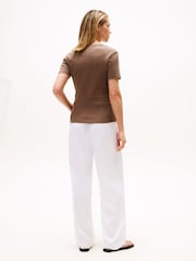 Camiseta Tommy Hilfiger Slim V Neck - Imagem 3 de 5