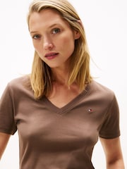 Camiseta Tommy Hilfiger Slim V Neck - Imagem 4 de 5