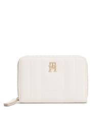 Creme - Tommy Hilfiger Monogram Flag Quilted Zip-Around Purses - Imagem 1 de 4